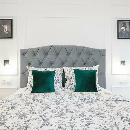 Aaa Premium Old Town