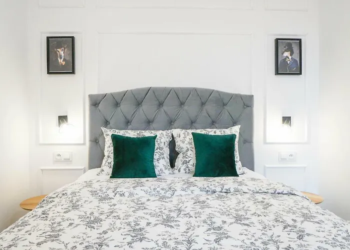 Aaa Premium Old Town